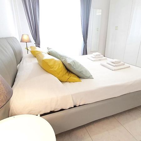 Doctor House - Bari Policlinico Apartment Bagian luar foto