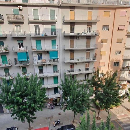 Doctor House - Bari Policlinico Apartment Bagian luar foto