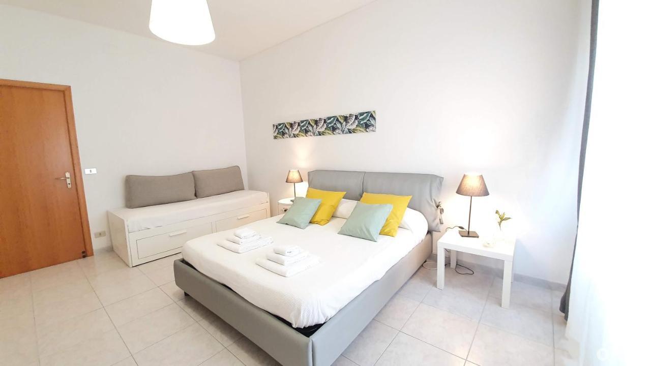 Doctor House - Bari Policlinico Apartment Bagian luar foto