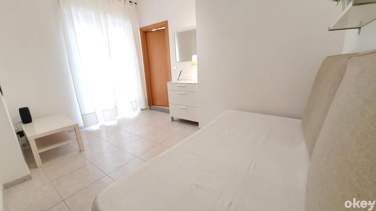 Doctor House - Bari Policlinico Apartment Bagian luar foto