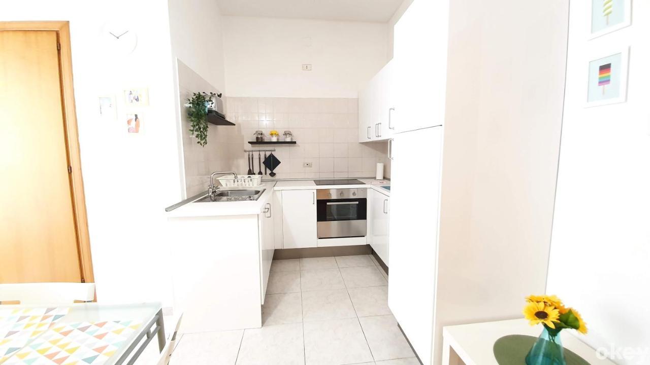 Doctor House - Bari Policlinico Apartment Bagian luar foto