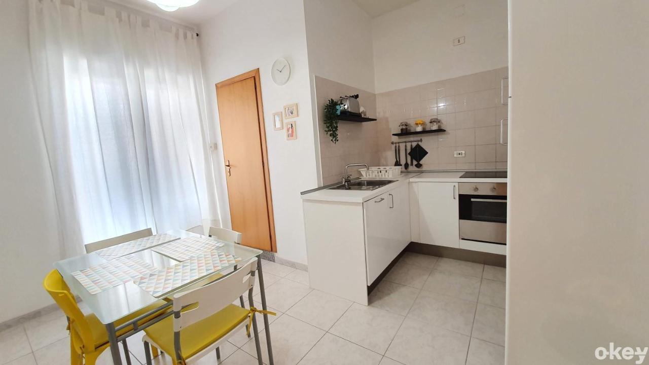 Doctor House - Bari Policlinico Apartment Bagian luar foto