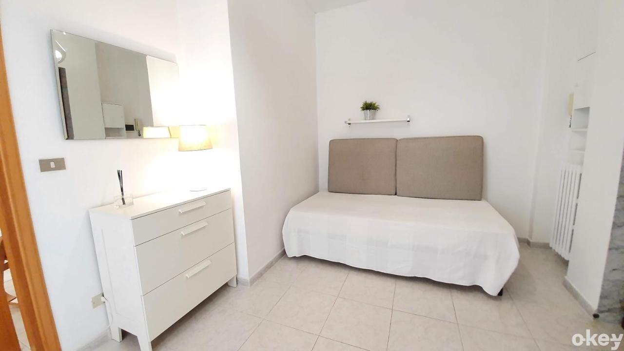 Doctor House - Bari Policlinico Apartment Bagian luar foto