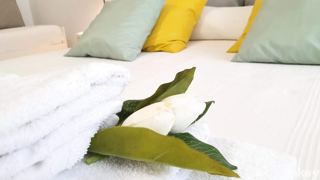 Doctor House - Bari Policlinico Apartment Bagian luar foto